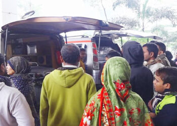 টাঙ্গাইলে বাসের চাপায় সিএনজির চালকসহ নিহত ২