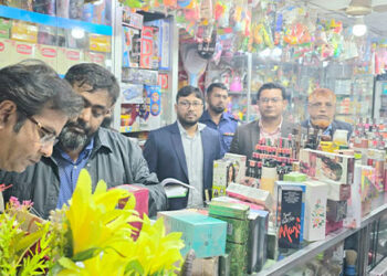 টাঙ্গাইেলর ক্যাপসুল মার্কেটে মোবাইল কোর্ট পরিচালনা ৩ দোকানিকে অর্থদণ্ড