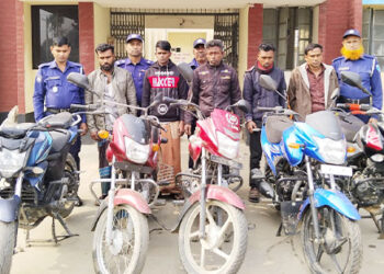 মধুপুরে মোটরসাইকেল চোর  চক্রের ৫ জন গ্রেফতার ৫ টি মোটর সাইকেল উদ্ধার 