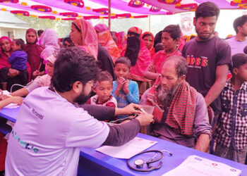 টাঙ্গাইলে দুর্গমচরে ফ্রি মেডিকেল ক্যাস্প ও খাদ্য সামগ্রী বিতরণ 