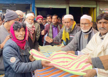 টাঙ্গাইলে অটোরিকশা, টেম্পো, সিএনজি’র শ্রমিকদের মাঝে শীতবস্ত্র বিতরণ