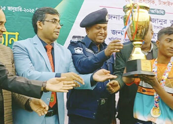 টাঙ্গাইলে প্রাথমিক বিদ্যালয় গোল্ডকাপ ফুটবল টুর্নামেন্টের ফাইনাল খেলা ও পুরস্কার বিতরণ