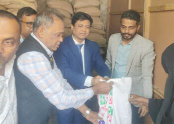 গোপালপুরে ওএমএস এর চাল বিক্রি উদ্বোধন 