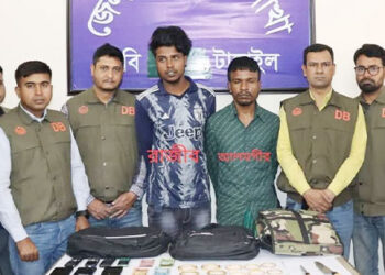 চলন্ত বাসে ডাকাতি-শ্লীলতাহানির মামলার মূল আসামি সহ গ্রেপ্তার একজন, মালামাল উদ্ধার