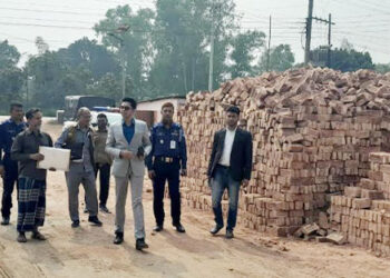 টাঙ্গাইলে তিন ইটভাটা মালিককে সাড়ে ৪লাখ টাকা জরিমানা