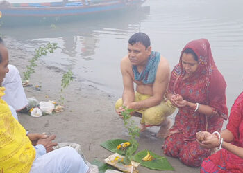 পূণ্যার্থীদের ঢল যে মেলায় ডুব দিয়ে হয় ‘পাপমোচন’