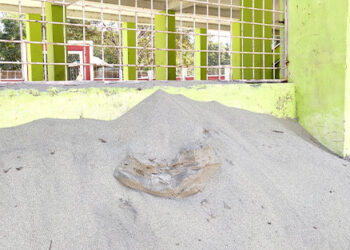 শিক্ষকদের যোগসাজশে টাঙ্গাইলে স্কুল ঘেষে অবৈধ বালুর পাহাড় বিএনপি নেতার 