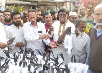 ধনবাড়ীতে স্বপন ফকিরের ইফতার বিতরণ