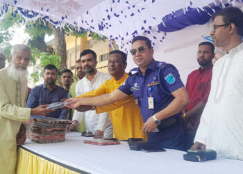 নাগরপুরে একতা সাংস্কৃতিক উন্নয়ন সংস্থার বস্ত্র বিতরণ