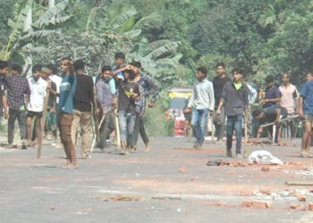 টাঙ্গাইলে দুই গ্রামবাসীর মধ্যে সংঘর্ষ, ৭০ দোকান ভাঙচুর