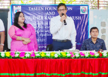 টাঙ্গাইলে মানবতার কল্যাণে প্রতিবন্ধী মানুষের মাঝে হুইল চেয়ার প্রদান