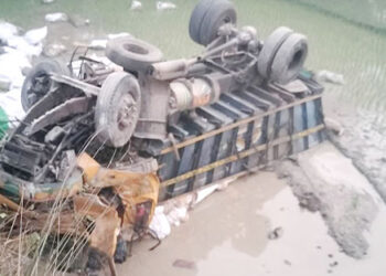 ধনবাড়ীতে নিয়ন্ত্রণ হারিয়ে ট্রাক খাদে-নিহত ১