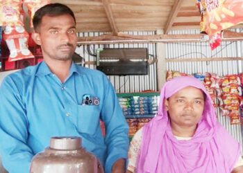 টাঙ্গাইলে মেয়ের বিরুদ্ধে থানায় মাদক বিক্রির অভিযোগ দায়ের করলেন বাবা