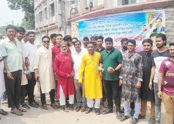 নাগরপুরে অভিভাবকদের মাঝে ছাত্রদলের পানি ও খাবার স্যালাইন বিতরণ