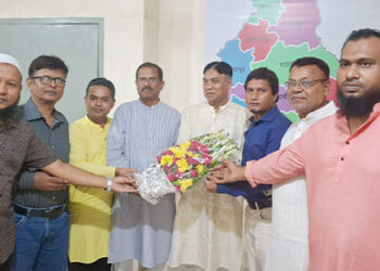 বাংলাদেশ আঞ্চলিক সংবাদপত্র পরিষদের মহাসচিবকে ফুলেল শুভেচ্ছা