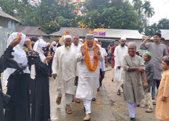 ঝাওয়াইল দাখিল মাদরাসার সভাপতি ডা. মো. রফিকুল ইসলামকে বরণ