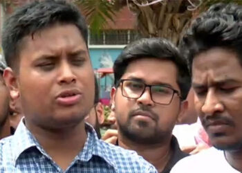 সংকট উত্তরণে সামগ্রিক প্রচেষ্টা অব্যাহত রয়েছে: হাসনাত আবদুল্লাহ