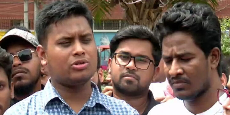সংকট উত্তরণে সামগ্রিক প্রচেষ্টা অব্যাহত রয়েছে: হাসনাত আবদুল্লাহ