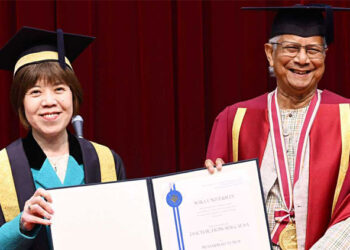 প্রধান উপদেষ্টাকে সম্মানসূচক ডক্টরেট ডিগ্রি দিলো সোকা বিশ্ববিদ্যালয়