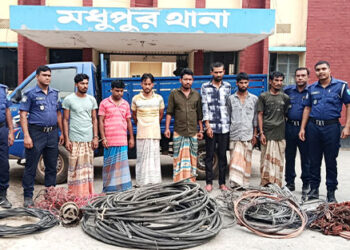 মধুপুরে আন্তঃজেলা ডাকাত দলের ৭ সদস্যসহ ৯ জন গ্রেপ্তার 