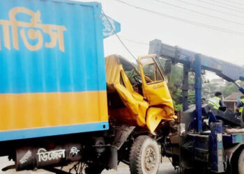 মির্জাপুরে দাঁড়িয়ে থাকা ট্রাকে কাভার্ডভ্যানের ধাক্কা, চালক নিহত