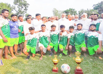 গোপালপুরে এ্যাডভোকেট আব্দুস সালাম পিন্টু গোল্ডকাপ ফুটবল টুর্নামেন্টের ফাইনাল অনুষ্ঠিত