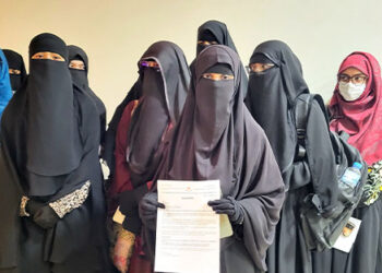 ক্যাফেটেরিয়াতে পর্দা কর্ণার স্থাপনের দাবি নিয়ে ভোগান্তিতে নারী শিক্ষার্থীরা