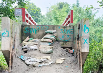 টাঙ্গাইলে সেতুর সঙ্গে সড়ক নেই, দুর্ভোগে লক্ষাধিক মানুষ