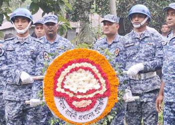 মাইলস্টোন ট্র্যাজেডি: টাঙ্গাইলে হুমায়রার কবরে বিমান বাহিনীর শ্রদ্ধা