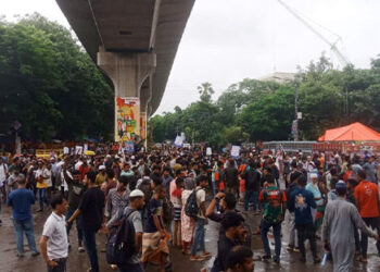 জুলাই সনদের দ্রুত বাস্তবায়ন দাবিতে শাহবাগ অবরোধ