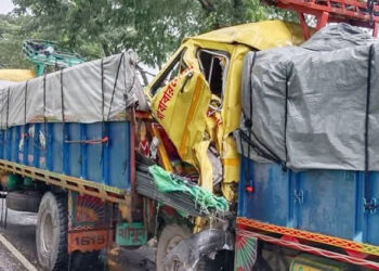 নাটোরে ট্রাকের পেছনে আরেক ট্রাকের ধাক্কায় নি"হ"ত ১