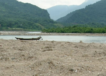 লাগামহীন লু"ট"পা"টে মরুভূমিতে পরিণত সাদাপাথর