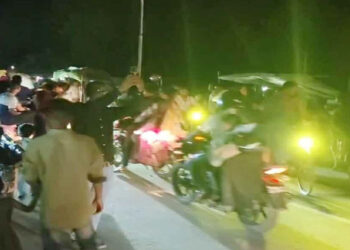 ভাসানী সেতুর সড়কে মোটরসাইকেলের ধা"ক্কা"য় প্রা"ণ গে"লো বৃদ্ধার