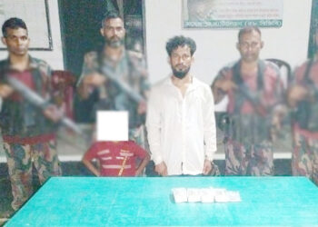 ঝিনাইদহ সীমান্তে ভারতীয় জা"ল রুপি সহ বাবা-ছেলে আ"ট"ক