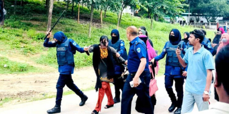 উখিয়ায় বি"ক্ষো"ভে উ"ত্তে"জ"না: পুলিশের লা"ঠি"চা"র্জে ছাত্র প্রতিনিধিসহ ১০ জন আ"ট"ক