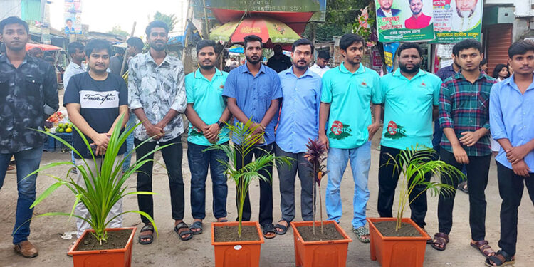 ফুলের টব দিয়ে যানজট নিরসনের ব্যবস্থা করেছে মাভাবিপ্রবি ছাত্রদল
