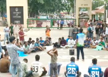 চট্টগ্রাম বিশ্ববিদ্যালয়ে সংঘর্ষের পর শিক্ষার্থীদের চার দফা দাবি, ক্লাস-পরীক্ষা বর্জন