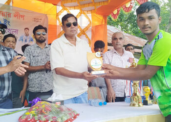 উৎসবমুখর পরিবেশে মাগন্তীনগর প্রিমিয়ার ফুটবল টুর্নামেন্টের ফাইনাল মধুপুরে