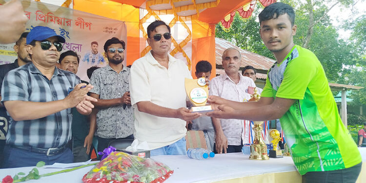 উৎসবমুখর পরিবেশে মাগন্তীনগর প্রিমিয়ার ফুটবল টুর্নামেন্টের ফাইনাল মধুপুরে
