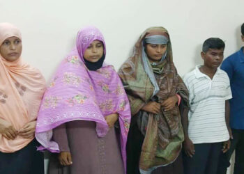 পাবনার সাঁথিয়ায় মাকে মা"র"ধ"রে"র ঘটনায় মা"ম"লা ছেলে ও পুত্রবধূসহ ৬ জন অ"ভি"যু"ক্ত