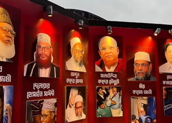 টিএসসিতে যু'দ্ধা'প'রা'ধী'দে'র ছবি নিয়ে ঢাবির সাবেকদের তীব্র প্রতিক্রিয়া