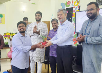 মাভাবিপ্রবি নবীন শিক্ষার্থীদের গাছ দিয়ে বরণ