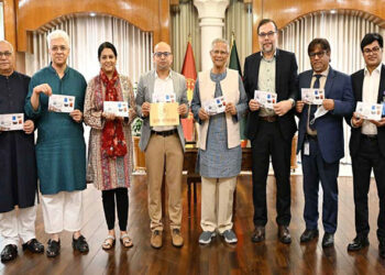 গণঅভ্যুত্থান দিবসে স্মারক ডাকটিকিট উন্মোচন করলেন প্রধান উপদেষ্টা