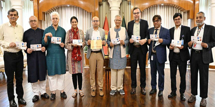 গণঅভ্যুত্থান দিবসে স্মারক ডাকটিকিট উন্মোচন করলেন প্রধান উপদেষ্টা