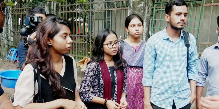 ডাকসু ও হল সংসদ নির্বাচন: জমে উঠেছে প্রচার আচরণবিধি ল"ঙ্ঘ"নে"র অ"ভি"যো"গ