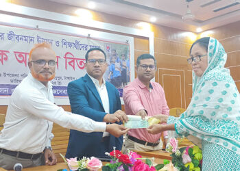 মধুপুরে ক্ষুদ্র নৃ-গোষ্ঠী ও শিক্ষার্থীদের মাঝে আর্থিক অনুদান বিতরণ