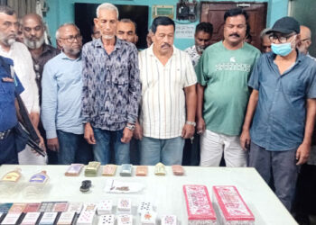 জু"য়া"র আসর থেকে উপজেলা বিএনপির সভাপতিসহ গ্রে"ফ"তার ৩৫