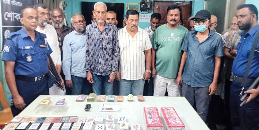 জু"য়া"র আসর থেকে উপজেলা বিএনপির সভাপতিসহ গ্রে"ফ"তার ৩৫