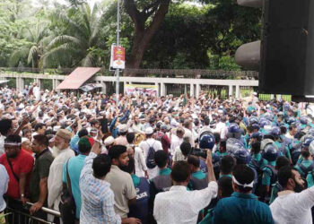 দাবি পূরণের প্রতিশ্রুতিতে থামল শিক্ষকদের আন্দোলন