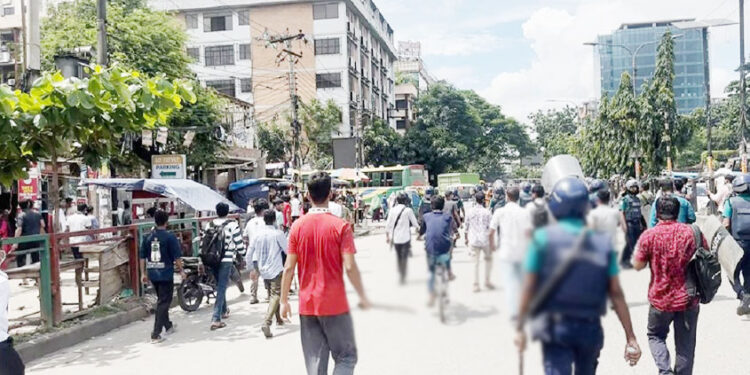 ঢাকা কলেজ ও সিটি কলেজের শিক্ষার্থীদের মধ্যে ধা"ও"য়া পা"ল্টা ধা"ও"য়া আ"হ"ত ৩